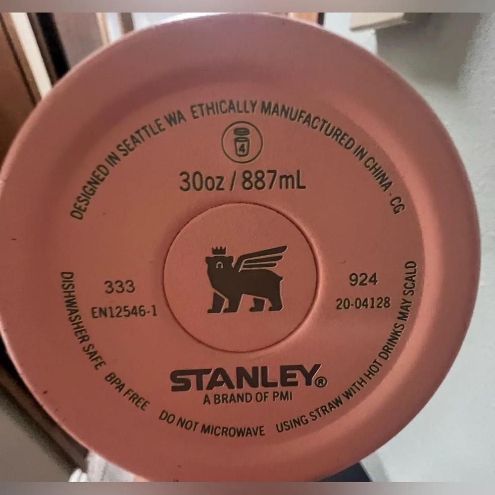 NEW Stanley 30 oz Stainless Steel H2.0 FlowState Quencher Tumbler Peach - Picture 3 of 3